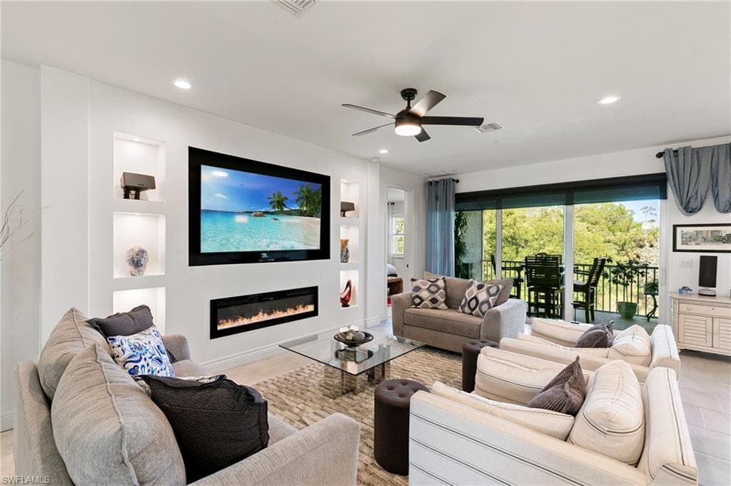 2567 Seychelles Dr 207, Naples, FL 34112-20