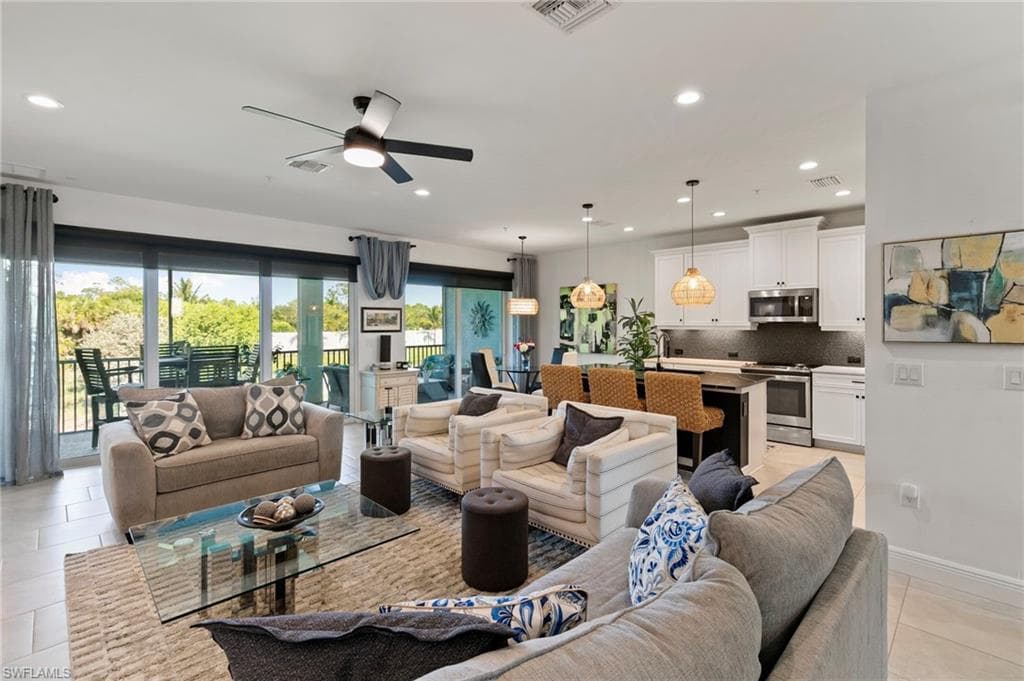 2567 Seychelles Dr 207, Naples, FL 34112-21