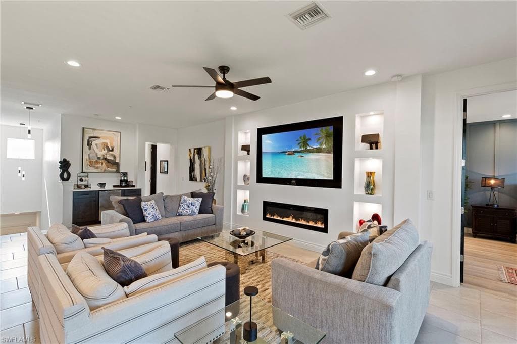 2567 Seychelles Dr 207, Naples, FL 34112-22