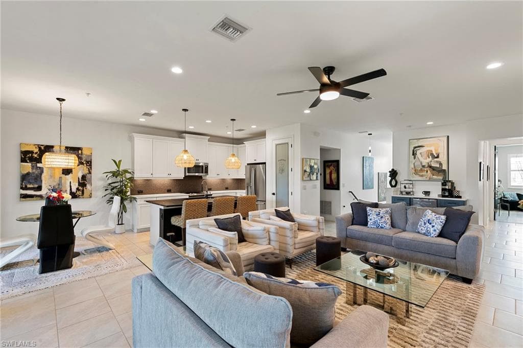 2567 Seychelles Dr 207, Naples, FL 34112-23