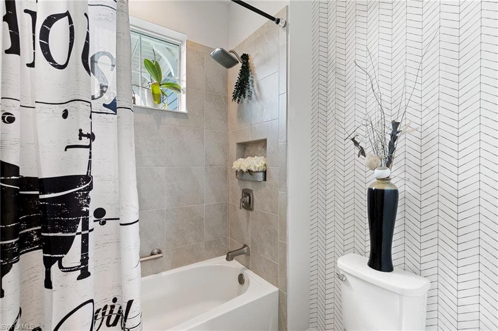 2567 Seychelles Dr 207, Naples, FL 34112-26