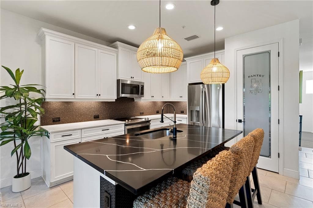 2567 Seychelles Dr 207, Naples, FL 34112-4