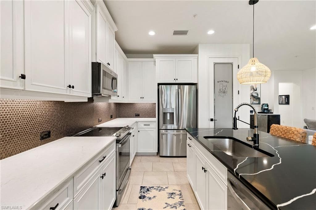 2567 Seychelles Dr 207, Naples, FL 34112-5