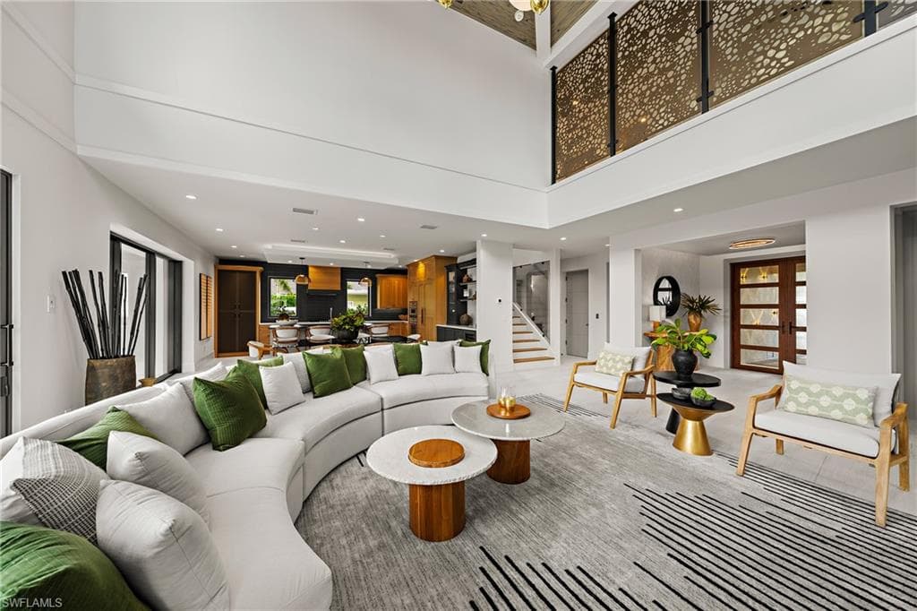 1261 13th Ave N, Naples, FL 34102-8