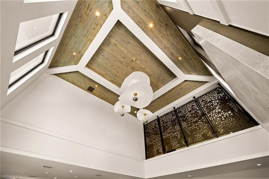 1261 13th Ave N, Naples, FL 34102-9