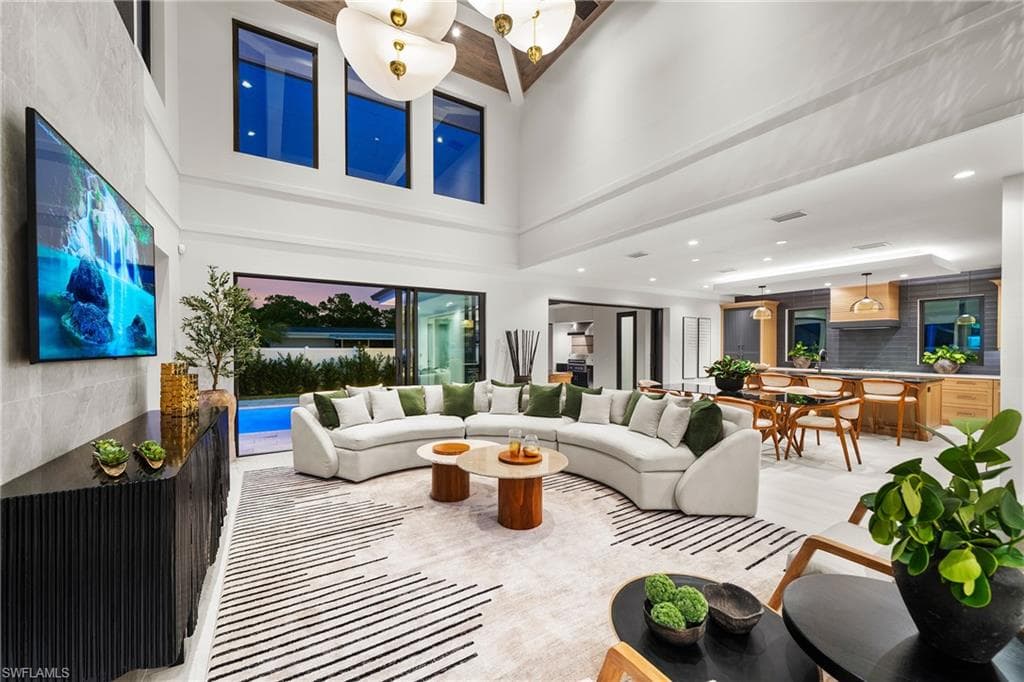 1261 13th Ave N, Naples, FL 34102-11