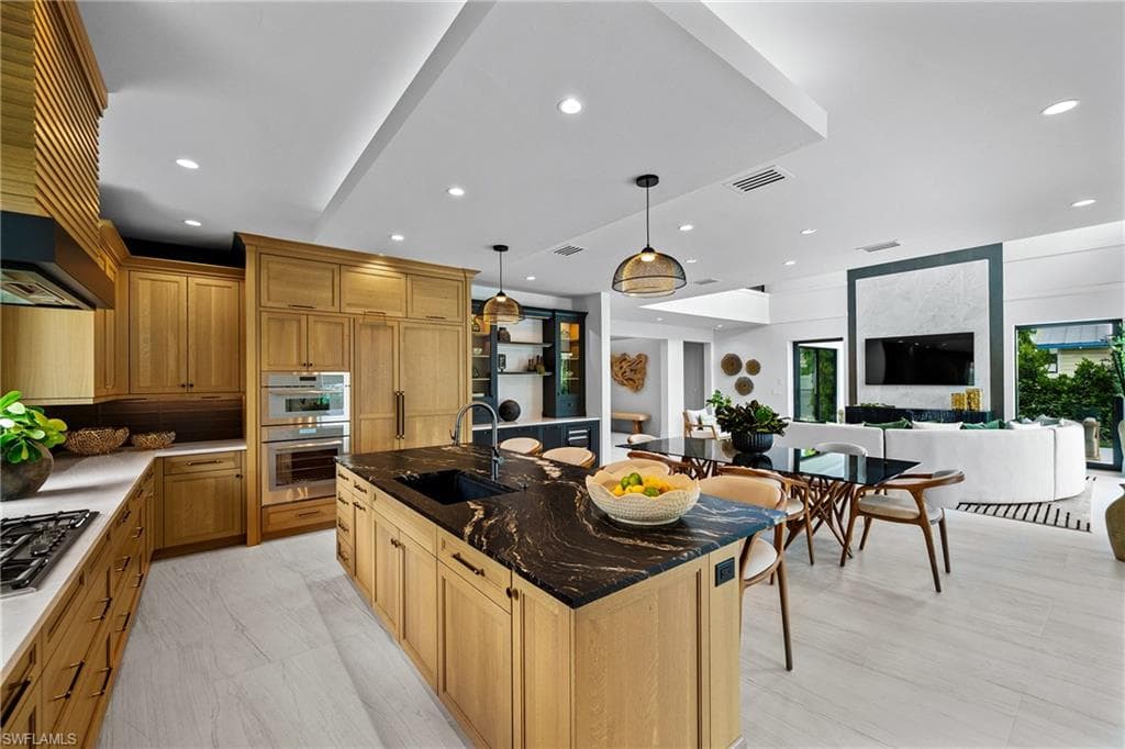 1261 13th Ave N, Naples, FL 34102-14