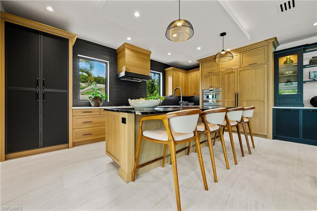 1261 13th Ave N, Naples, FL 34102-15