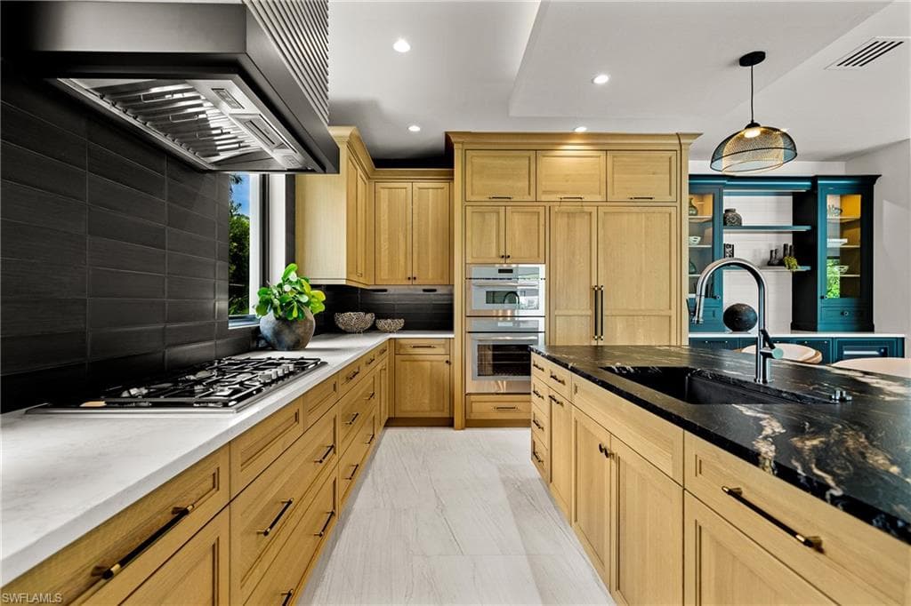 1261 13th Ave N, Naples, FL 34102-16