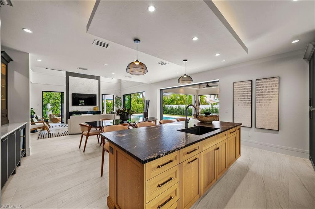 1261 13th Ave N, Naples, FL 34102-17