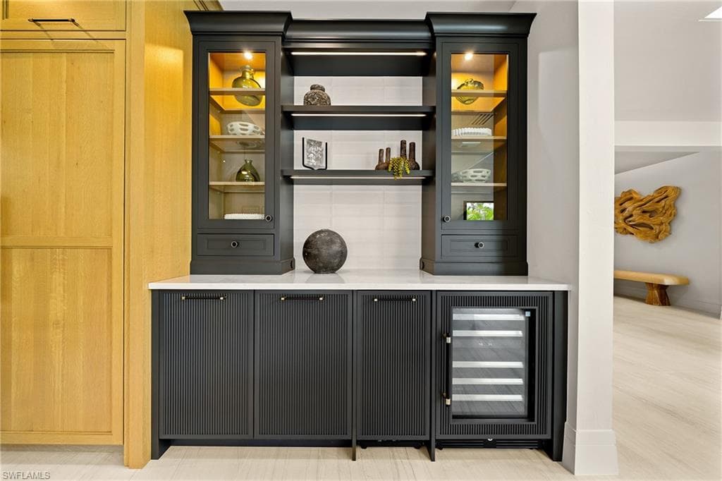 1261 13th Ave N, Naples, FL 34102-18