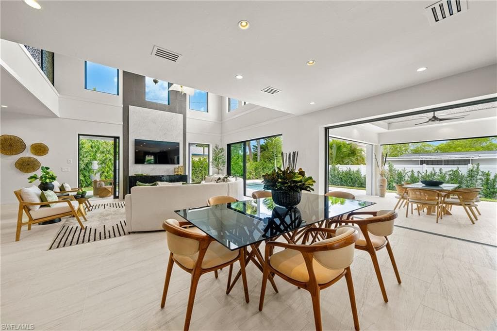 1261 13th Ave N, Naples, FL 34102-19