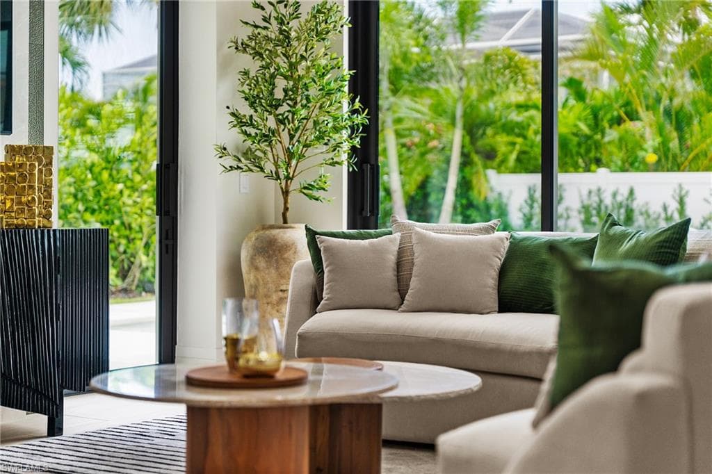 1261 13th Ave N, Naples, FL 34102-20