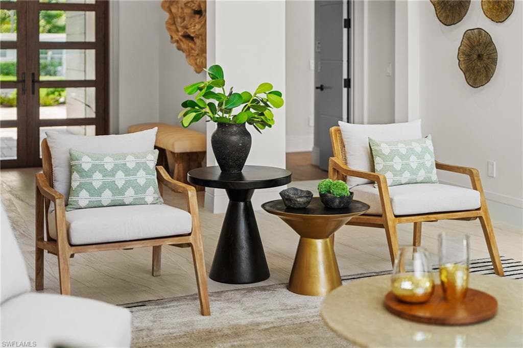 1261 13th Ave N, Naples, FL 34102-21