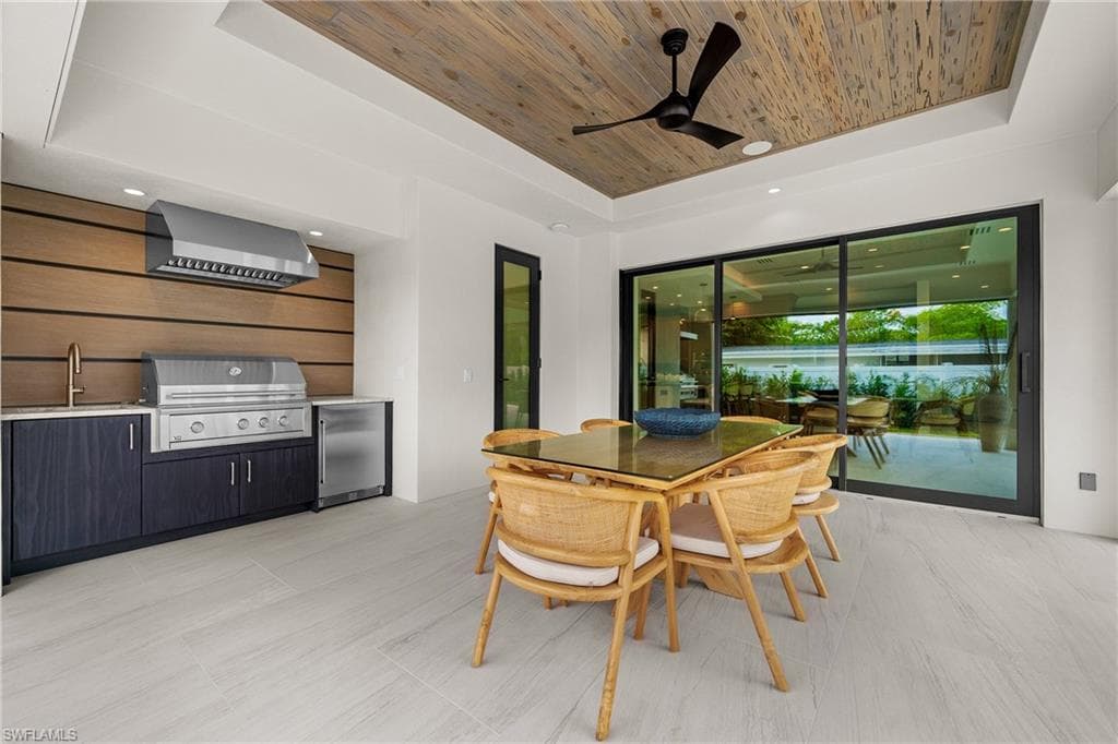 1261 13th Ave N, Naples, FL 34102-27