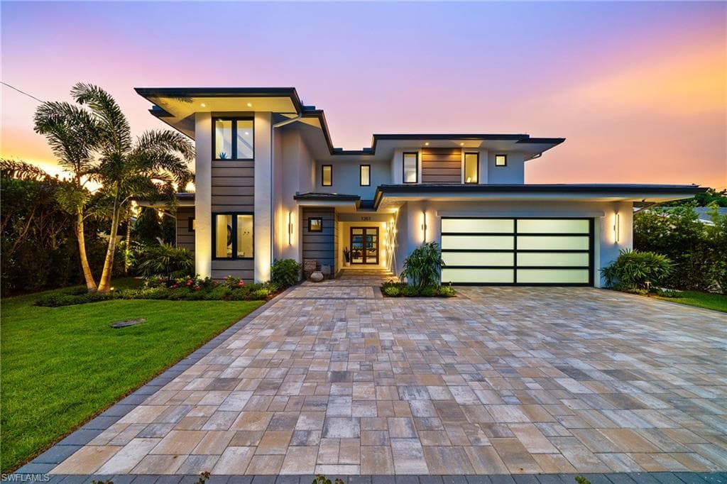 1261 13th Ave N, Naples, FL 34102-1