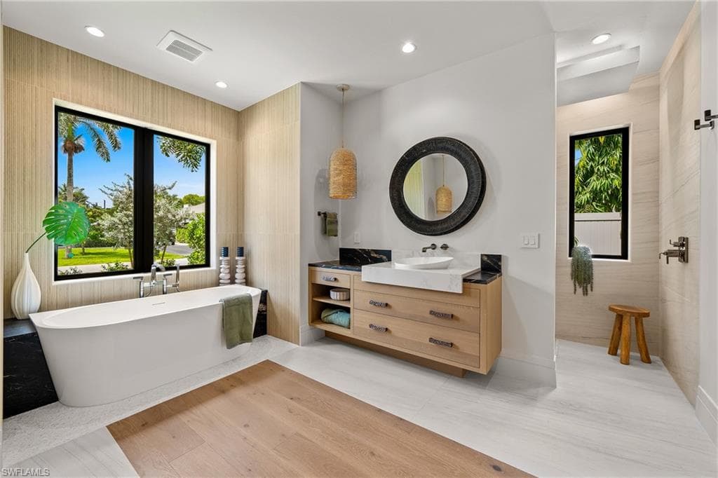 1261 13th Ave N, Naples, FL 34102-34