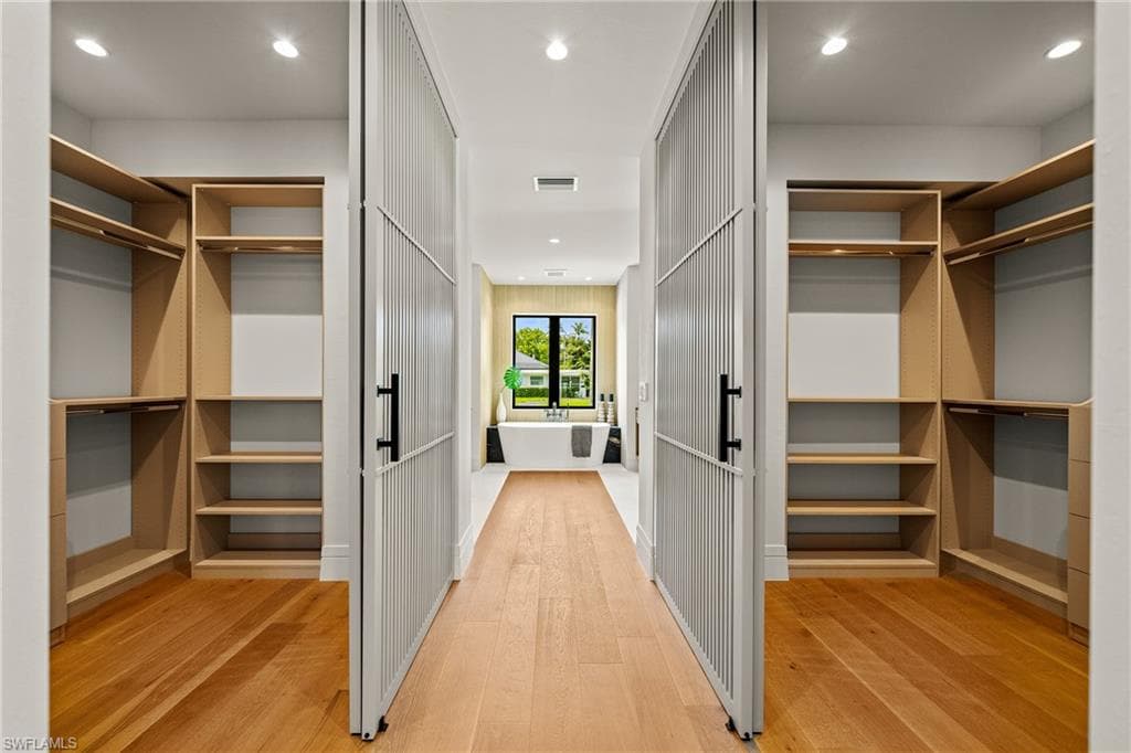 1261 13th Ave N, Naples, FL 34102-35