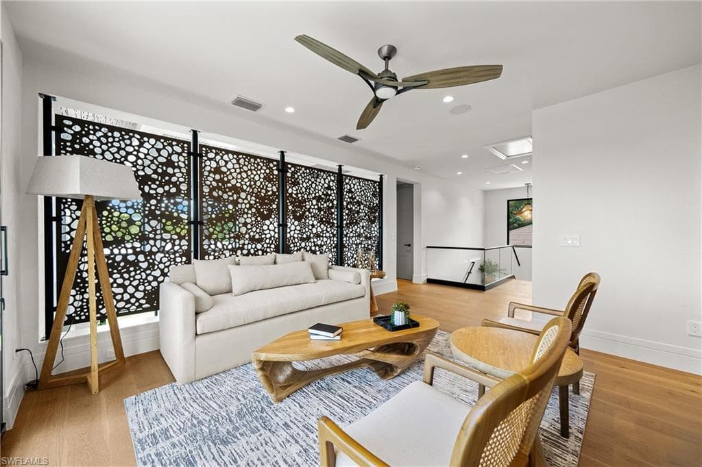 1261 13th Ave N, Naples, FL 34102-38