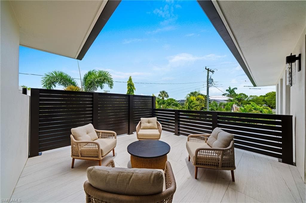 1261 13th Ave N, Naples, FL 34102-39