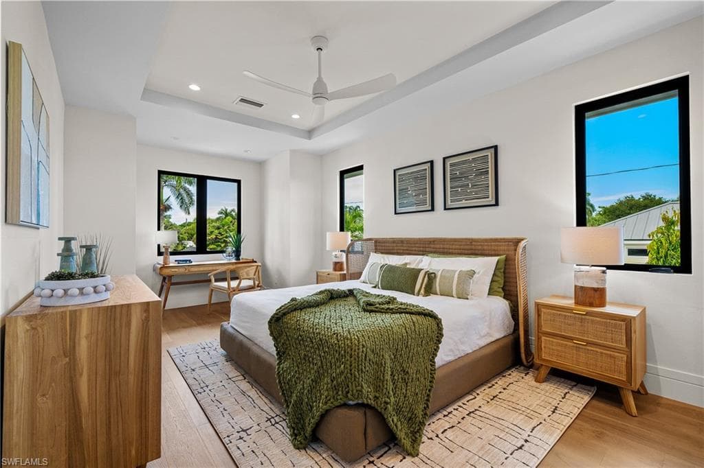 1261 13th Ave N, Naples, FL 34102-40