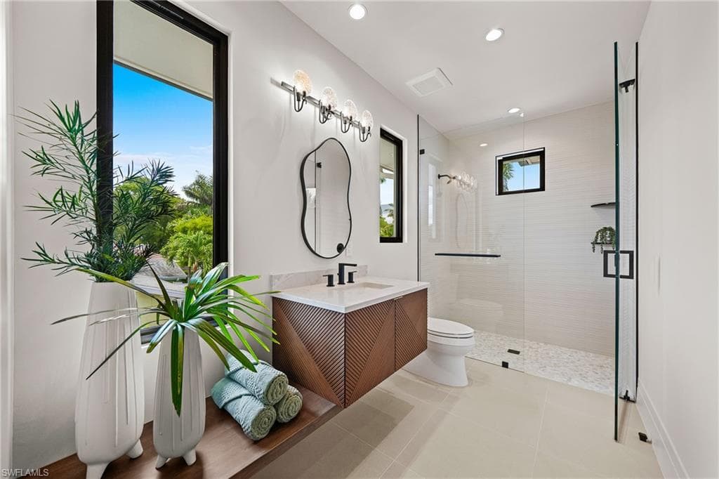 1261 13th Ave N, Naples, FL 34102-43