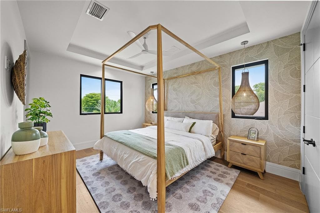 1261 13th Ave N, Naples, FL 34102-44