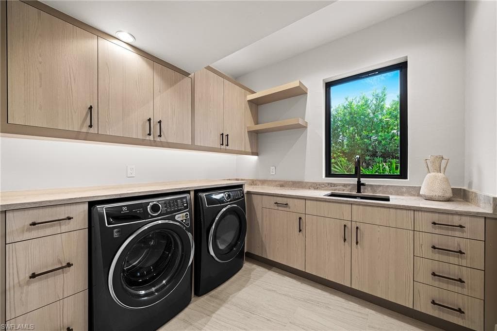 1261 13th Ave N, Naples, FL 34102-46