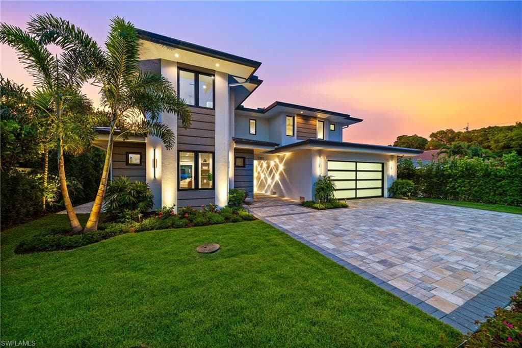 1261 13th Ave N, Naples, FL 34102-47