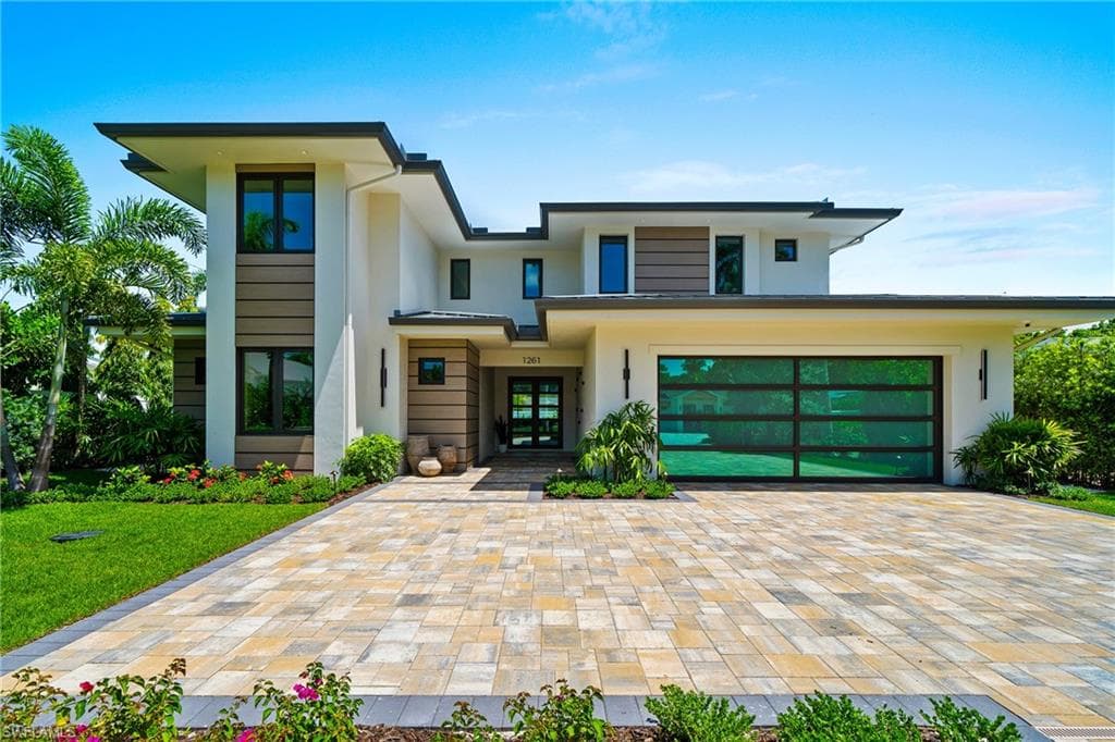 1261 13th Ave N, Naples, FL 34102-50