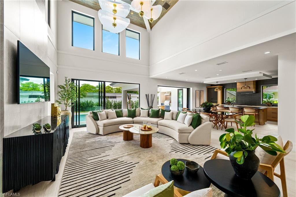 1261 13th Ave N, Naples, FL 34102-6