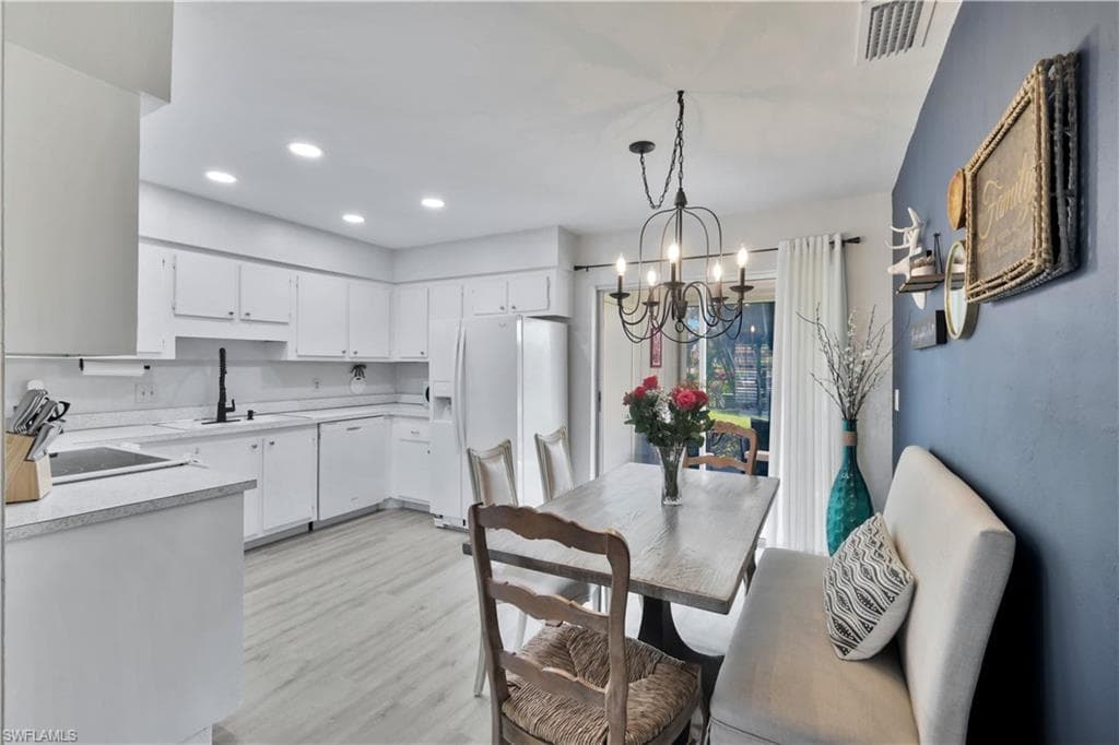 713 Palm View Dr Dp4, Naples, FL 34110-9