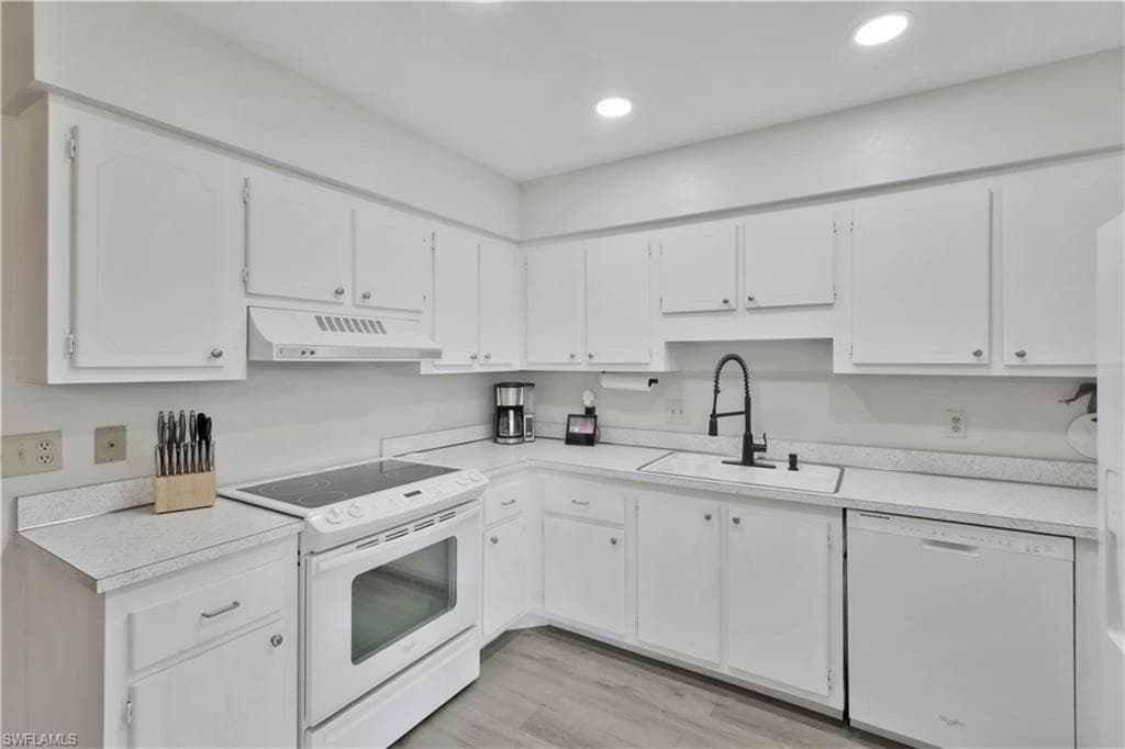 713 Palm View Dr Dp4, Naples, FL 34110-7