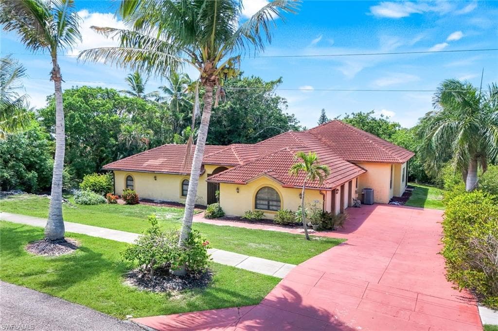 1841 Olds Ct, Marco Island, FL 34145-1
