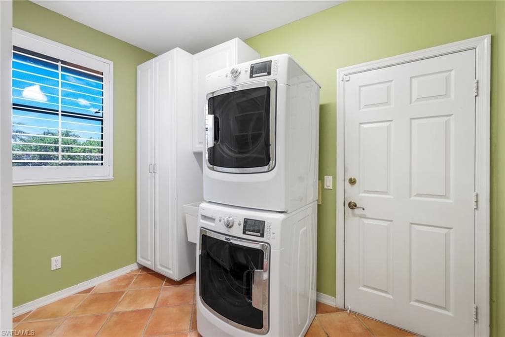 1841 Olds Ct, Marco Island, FL 34145-28