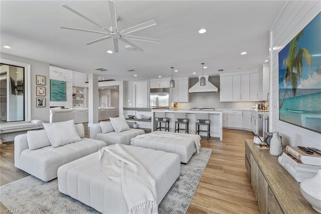 434 Trade Winds Ave, Naples, FL 34108-10