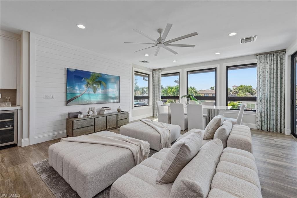 434 Trade Winds Ave, Naples, FL 34108-11