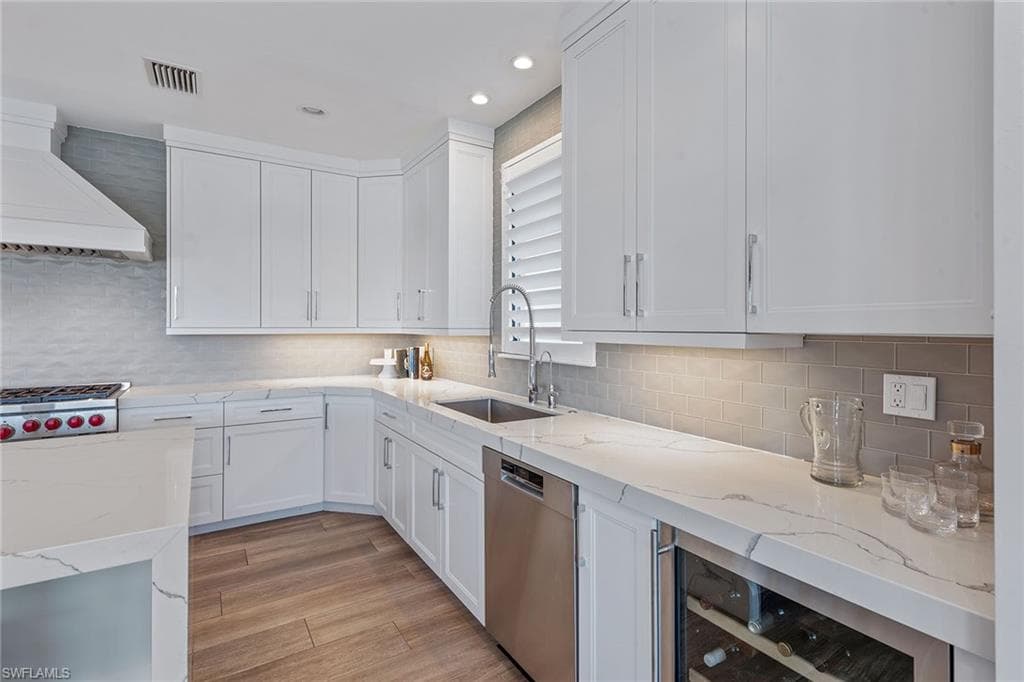 434 Trade Winds Ave, Naples, FL 34108-17