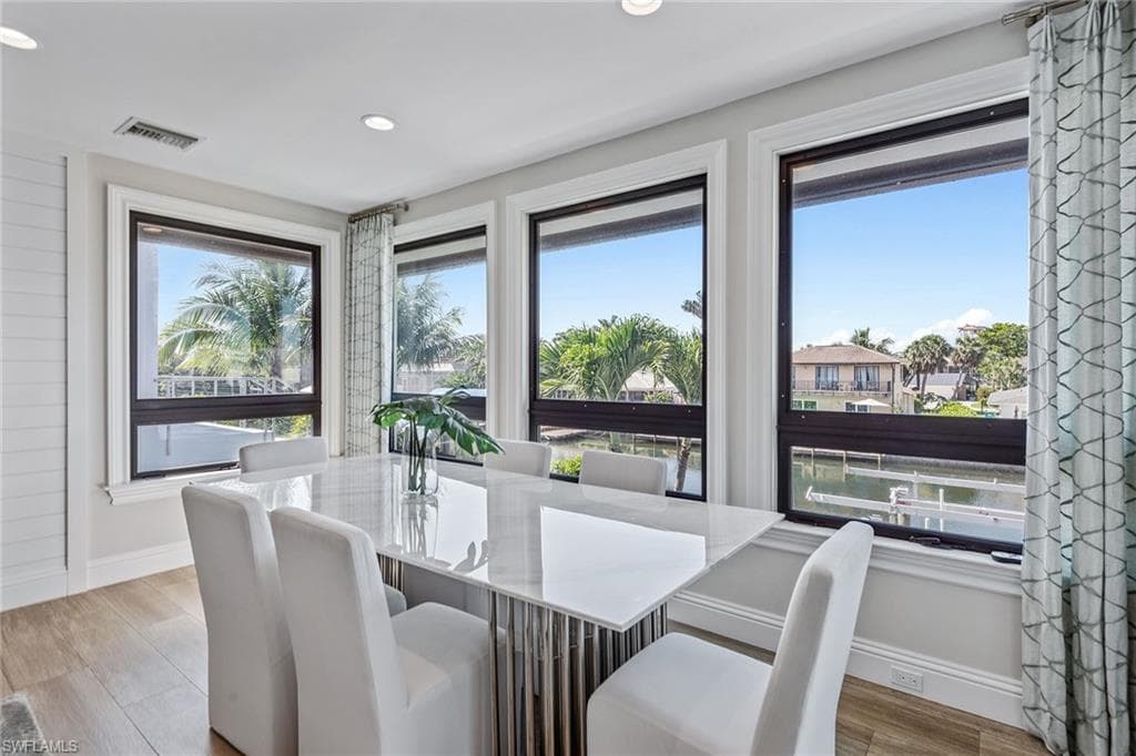 434 Trade Winds Ave, Naples, FL 34108-22