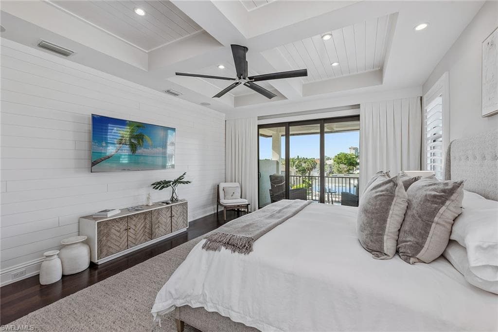 434 Trade Winds Ave, Naples, FL 34108-24