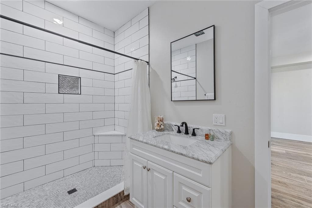434 Trade Winds Ave, Naples, FL 34108-35