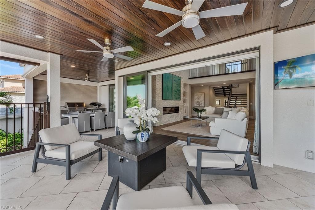 434 Trade Winds Ave, Naples, FL 34108-46
