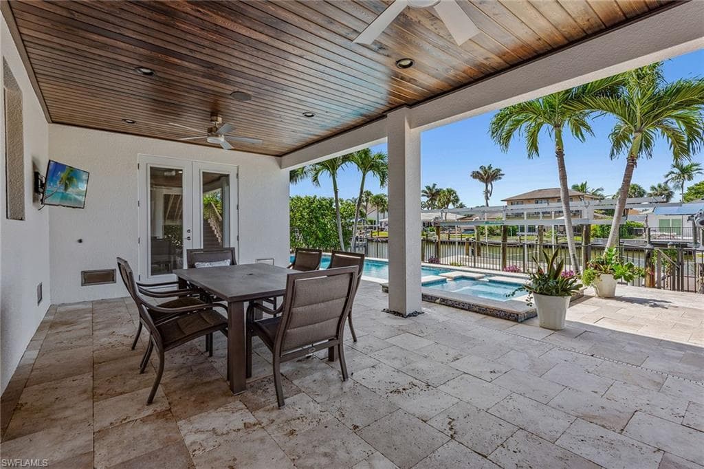 434 Trade Winds Ave, Naples, FL 34108-49