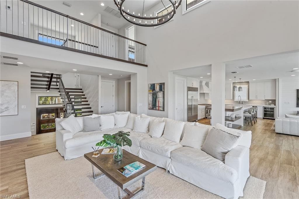 434 Trade Winds Ave, Naples, FL 34108-6