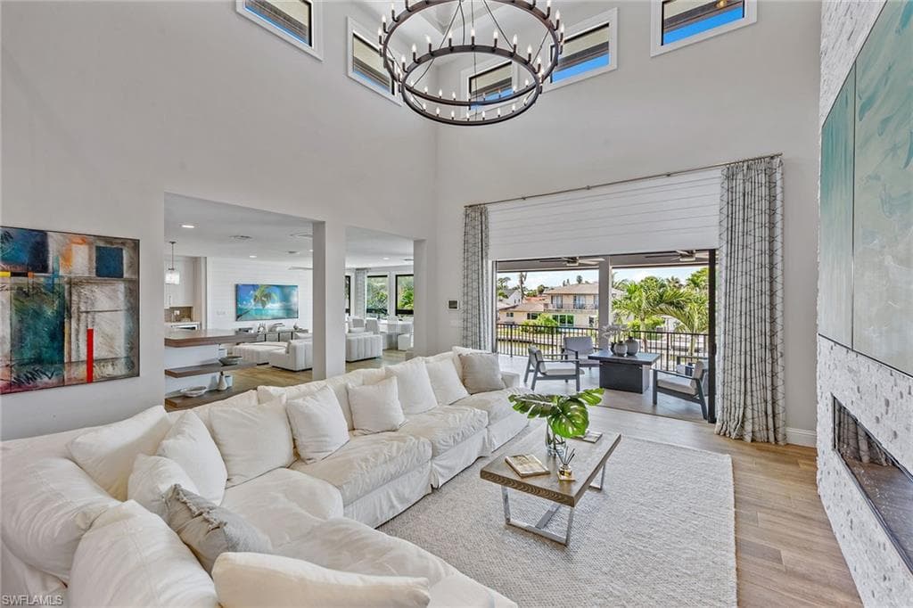 434 Trade Winds Ave, Naples, FL 34108-7