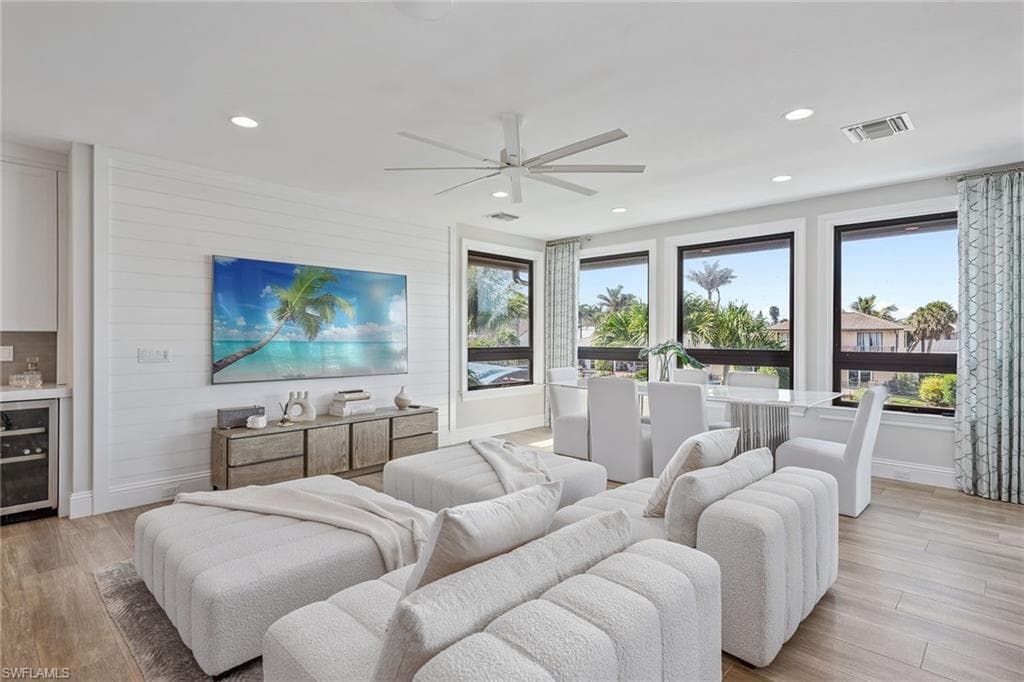 434 Trade Winds Ave, Naples, FL 34108-8