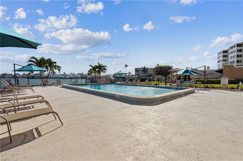 3430 Gulf Shore Blvd N 4j, Naples, FL 34103-25