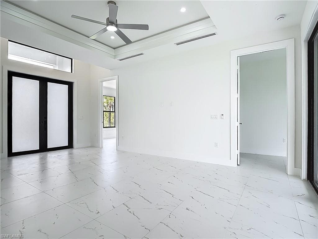 2707 36th Ave SE, Naples, FL 34117-9