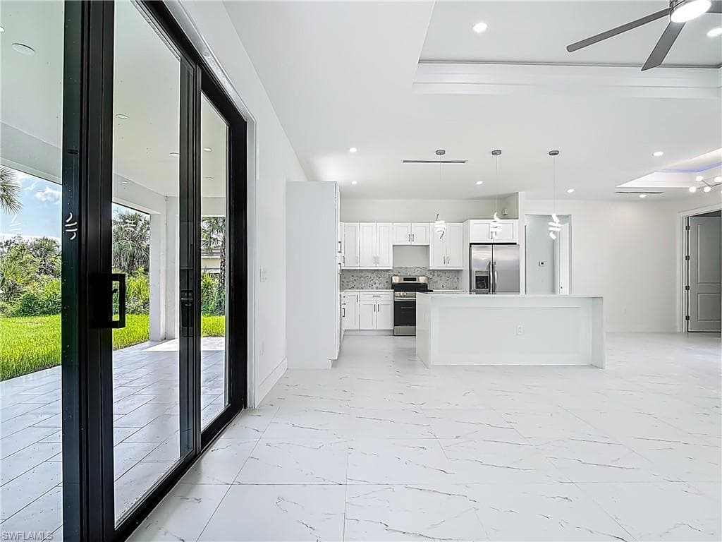 2707 36th Ave SE, Naples, FL 34117-10