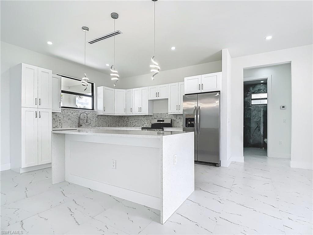 2707 36th Ave SE, Naples, FL 34117-16